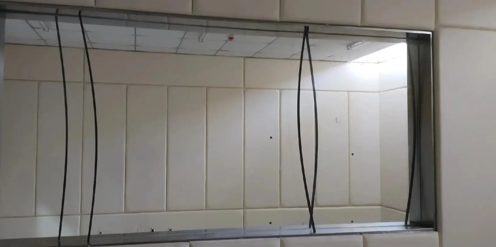 單向玻璃注意事項